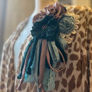 New Flower Pin Boutique matches Zadie B green/tan